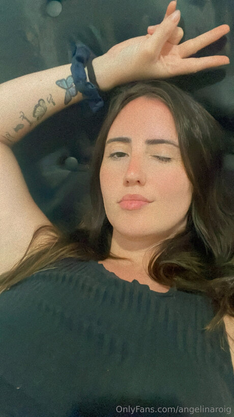 Angelinaroig star porn photo