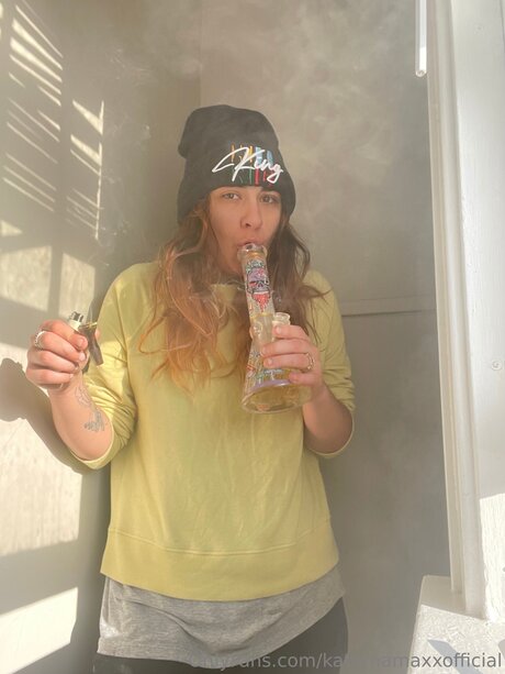 Katrynamaxxofficial star sexy pic