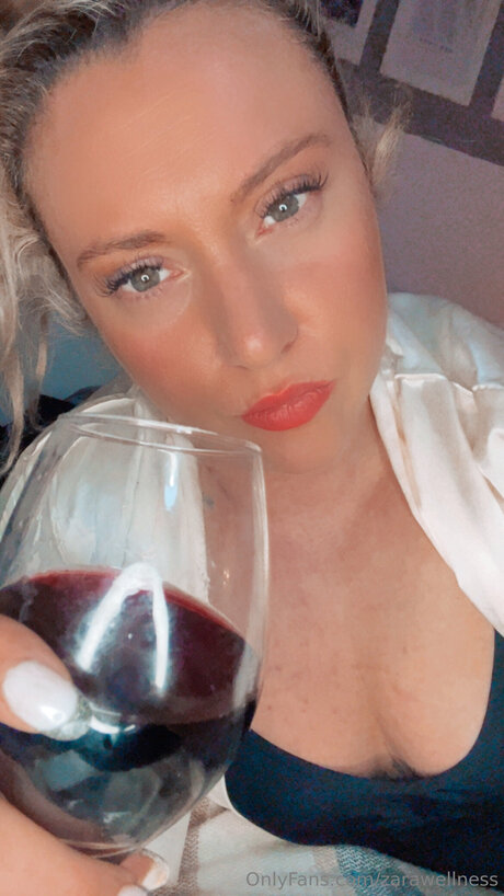 Zarawellness pornstar sexy pics