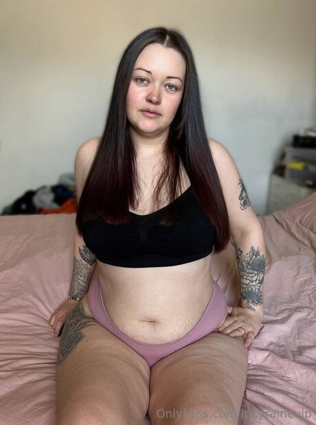 Lucyrainevip star erotic pic