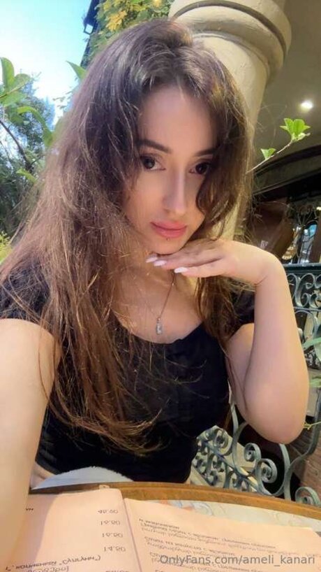 Ameli Kanari nude model archive