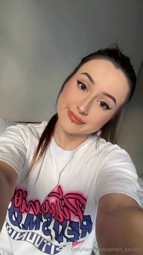 Ameli Kanari sexy model pic