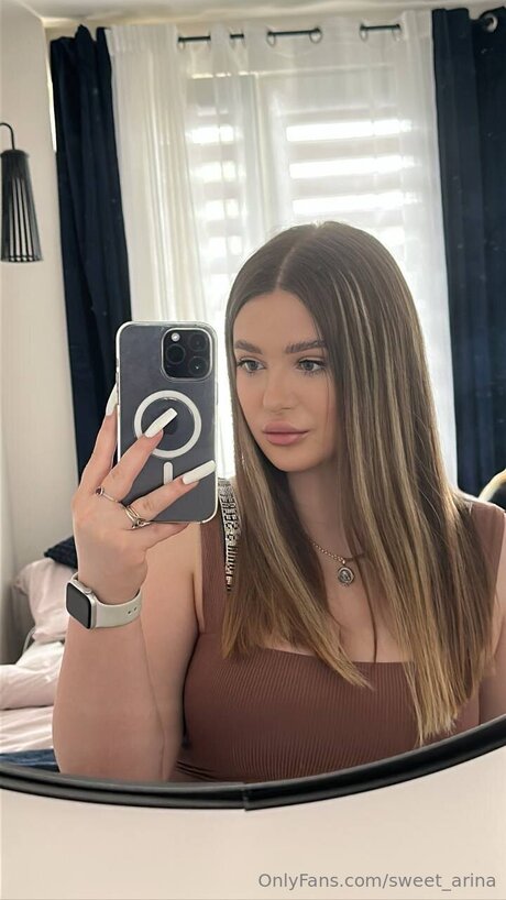 Arina Hot model free image