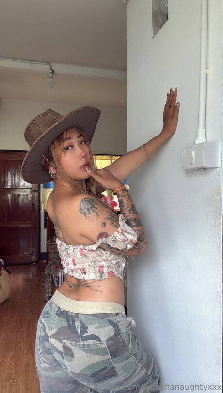 Natashanaughtyxxx model xxx picture