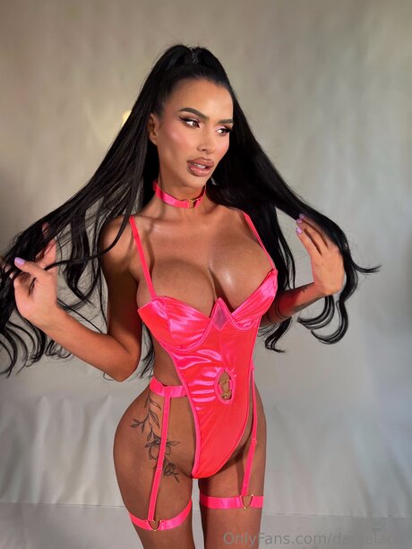 Danielacru model pretty pic