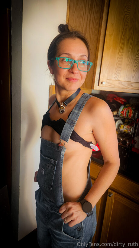 Dirty Ruth model photo