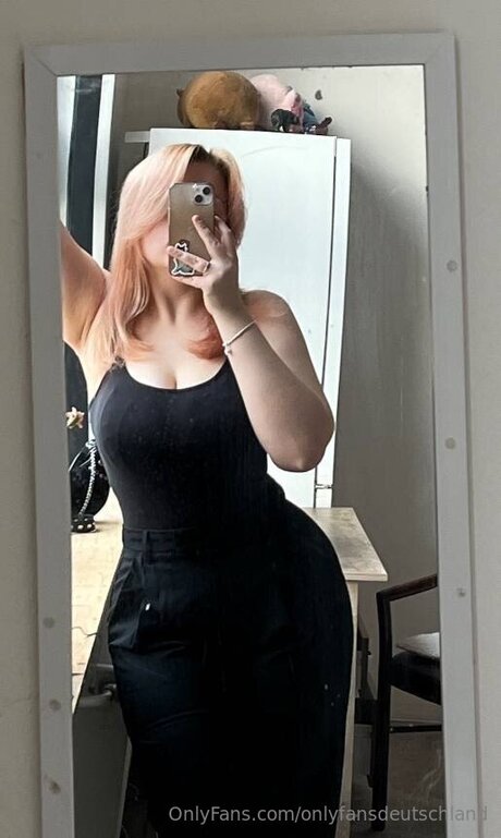 Onlyfansdeutschland model adult archive