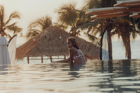 Benzasia nude model picture