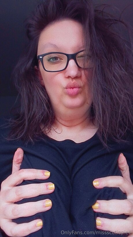 Missscutiepiee pornstar erotic pic