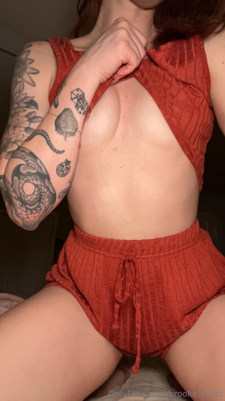 Brooke Violet model sexy img