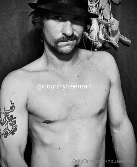 Houseoffan star sexy pics