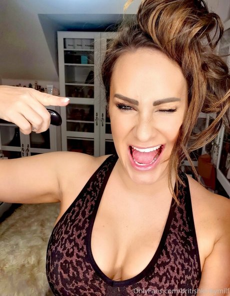 Mistress Mommy Keeley pretty model photo