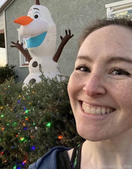 Ari shay high quality star photos