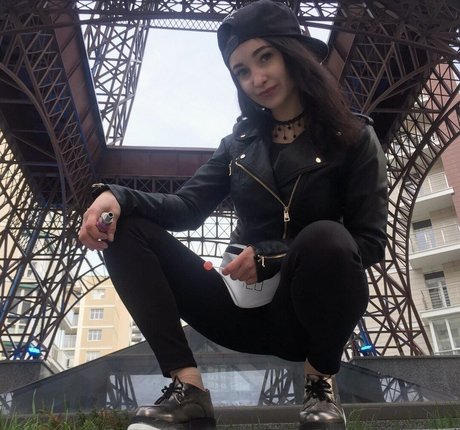 Ganja Babe model free pictures