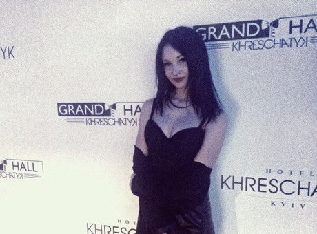 Ganja Babe nude model pictures