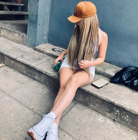 milf handjob onlyfans exclusive pic