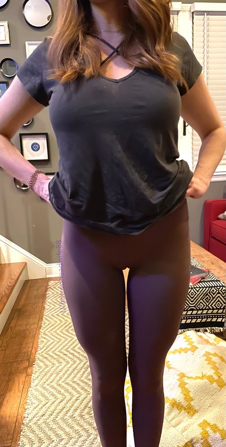 Hotredheadwife88 star picture