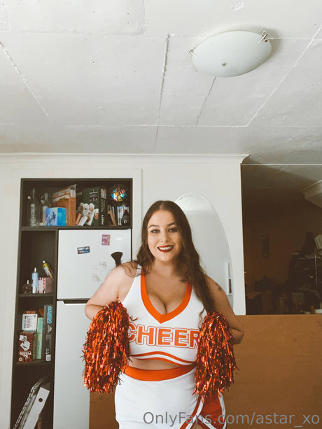 female popular onlyfans free nude images