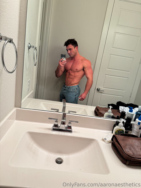 Aaronaesthetics model nice photo
