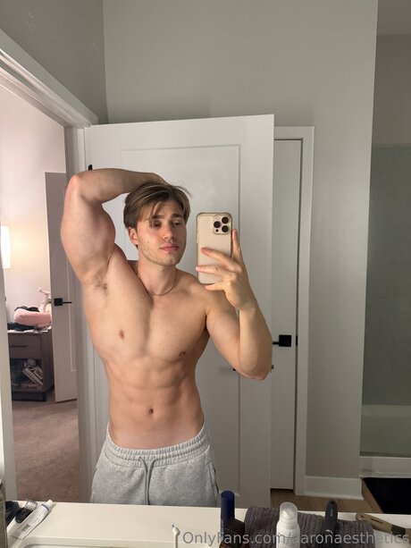 Aaronaesthetics xxx pornstar photo
