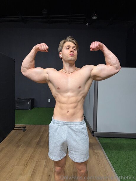 Aaronaesthetics model hd photo