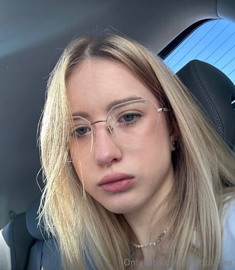 Lusty Lunaa star high quality picture