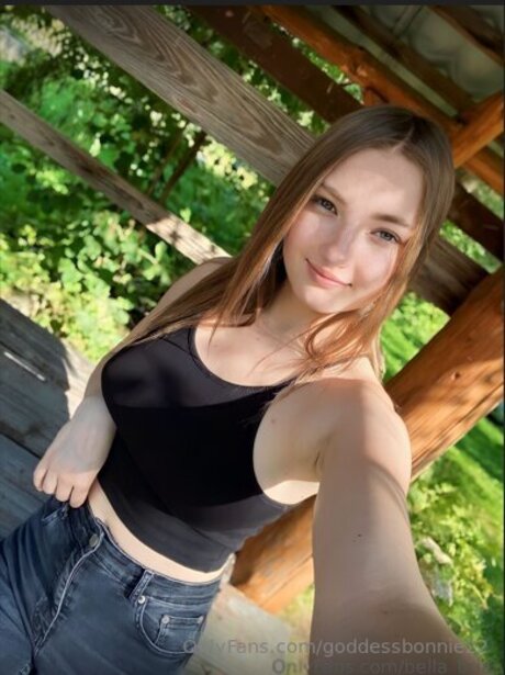 Goddessbonnie22 naked model images