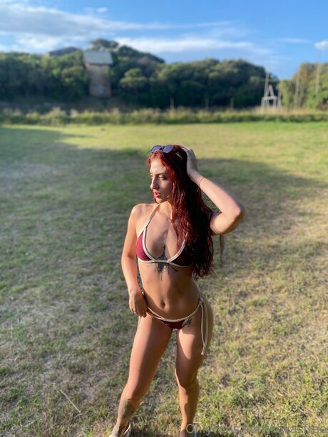 Lova Free star erotic images