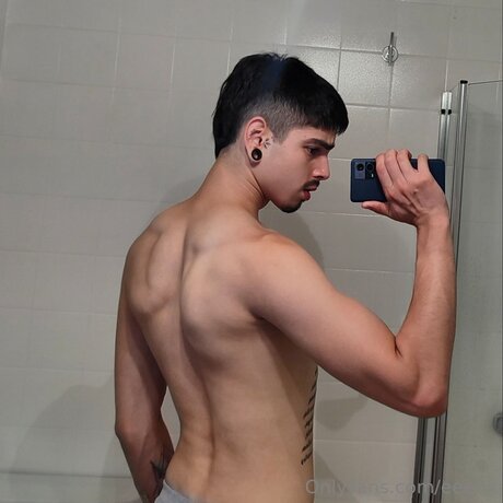 Eeerik pornstar naked photo