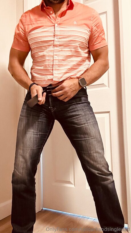 Talldarkandsingledad naked model img