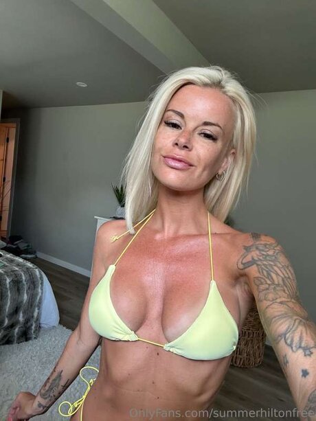 Summerhiltonfree model nude photo