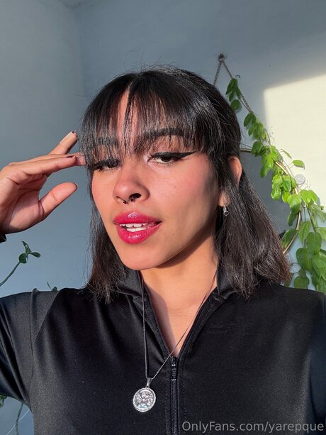 Yarepque adult actress img