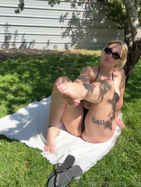 Earthiangel erotic actress photo