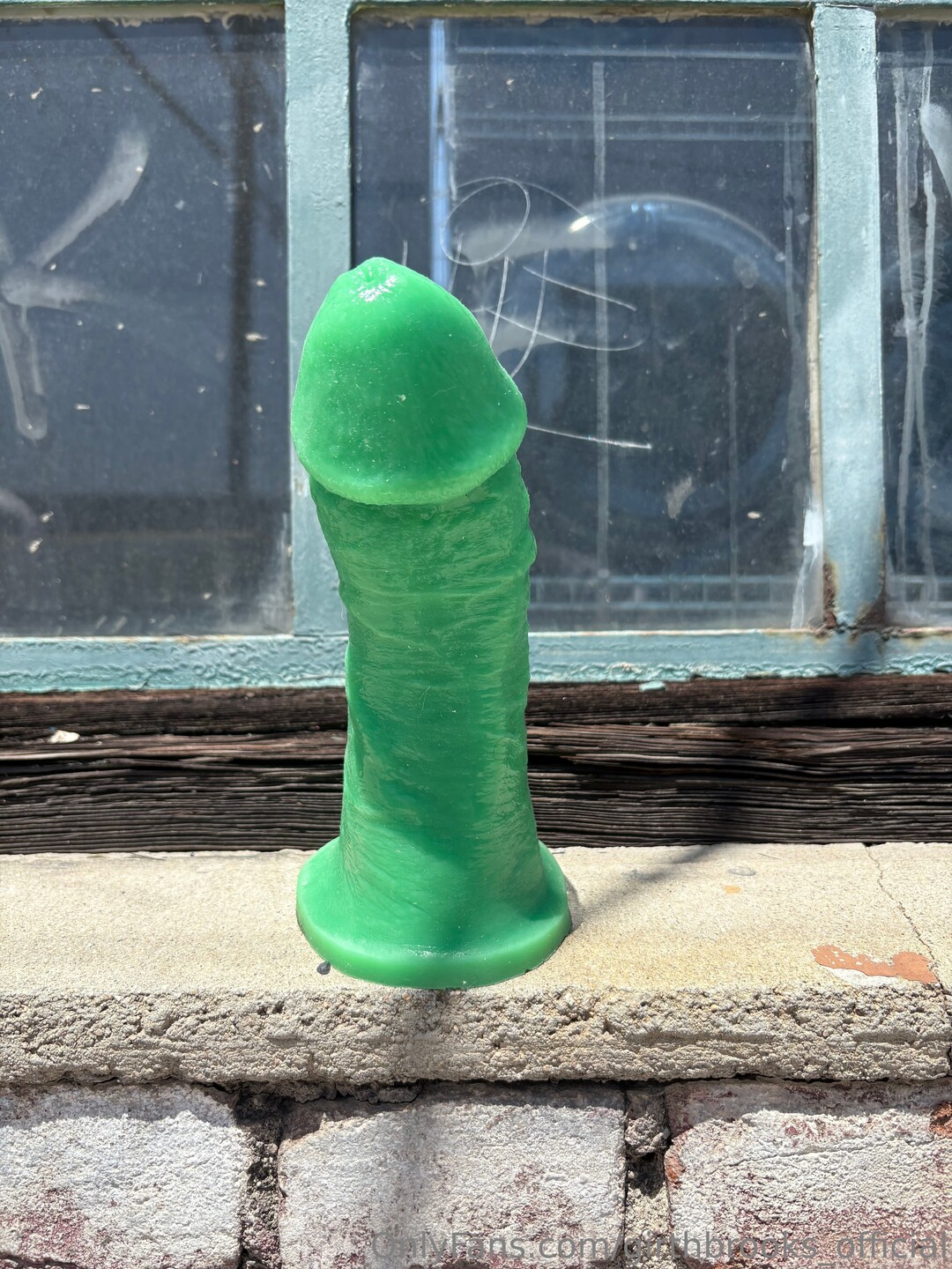 Girthbrooks Official adult actress img