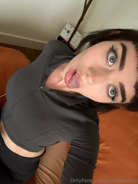 Trinitybandit model hot photos