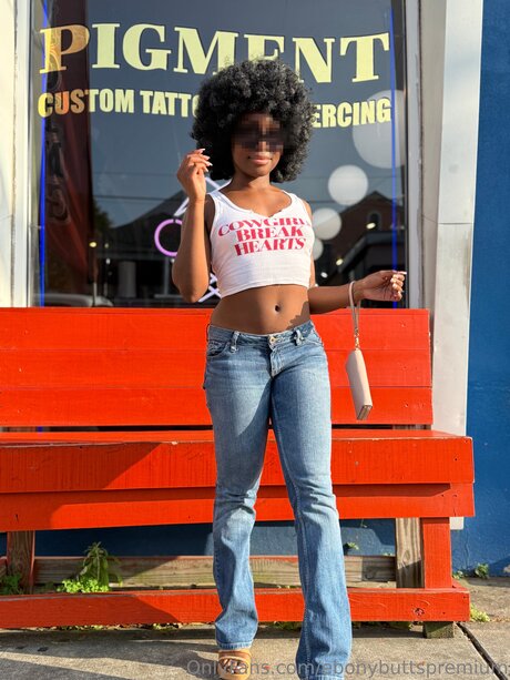 thick girls onlyfans erotic pics