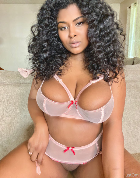 _Omi Stark free actress photo