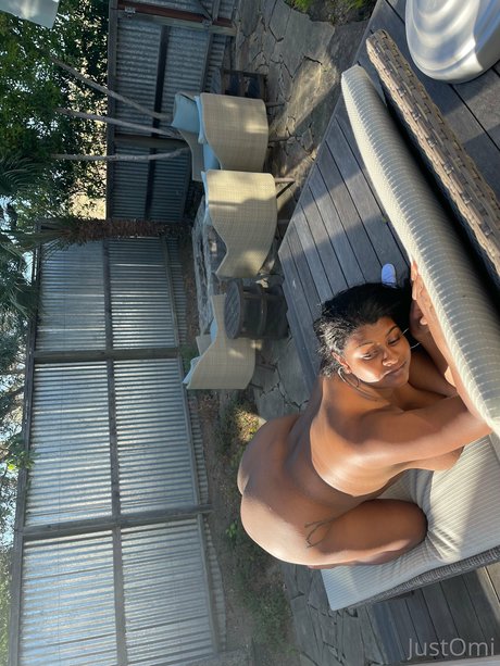 _Omi Stark top star photo