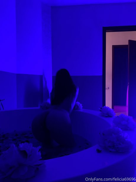 open legs onlyfans free gallery