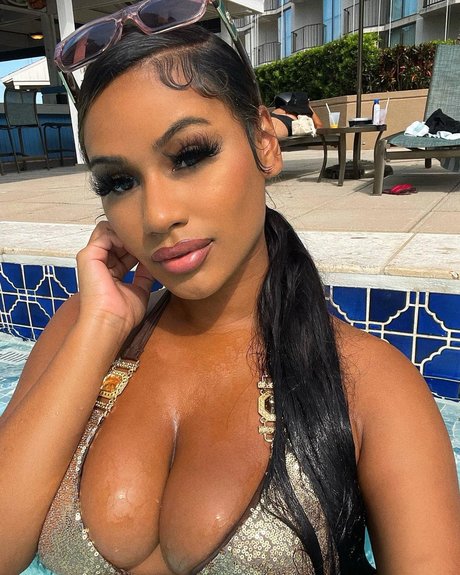 Elisa Saraii art model img