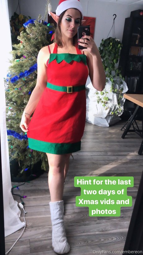 Embereon_ xxx model pics