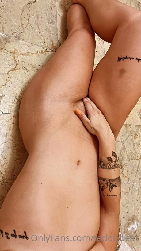 Teddi bear nude star image