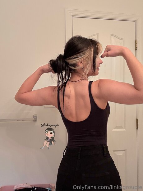 Linksgroupie adult model gallery