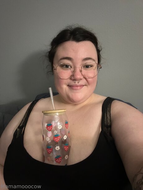 Mamamooocow model exclusive picture