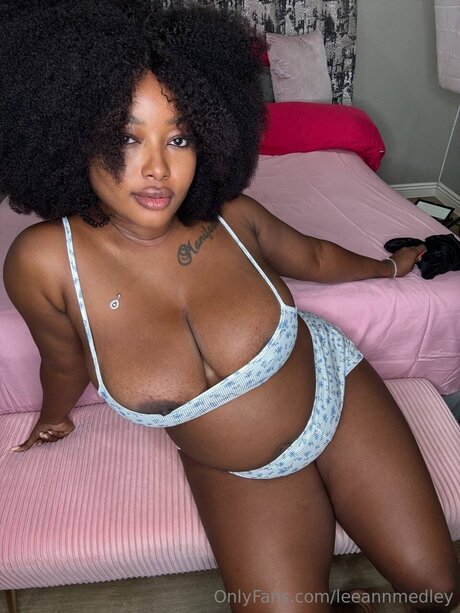 Leeannmedley model naked picture