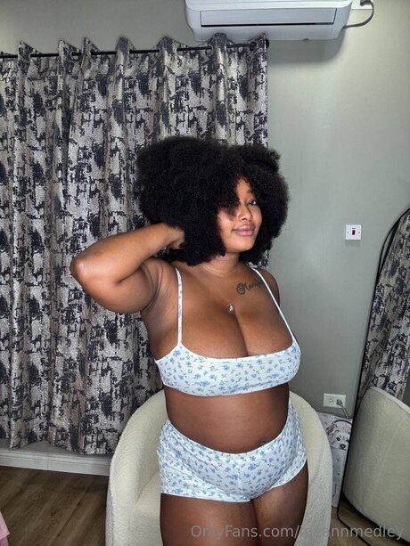 Leeannmedley model pornographic photos