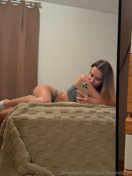 Kattysmassage star nudes picture