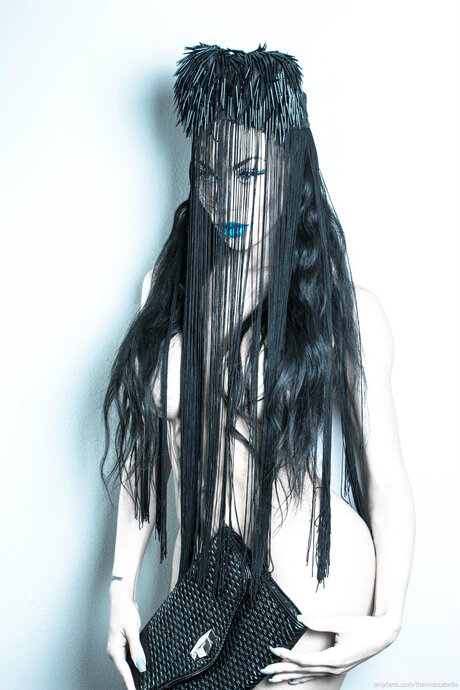 Themiaisabella hd actress image