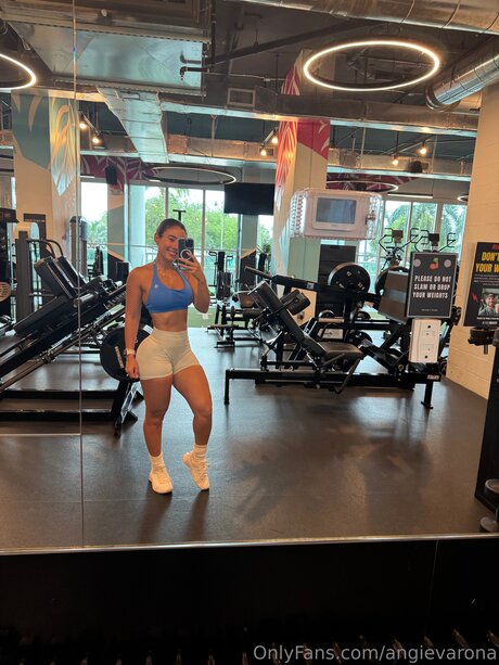 Angievarona top model picture