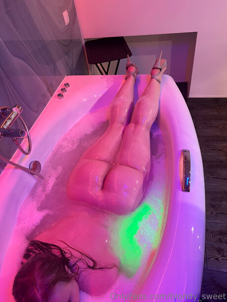 Blondy Sweet model erotic archive